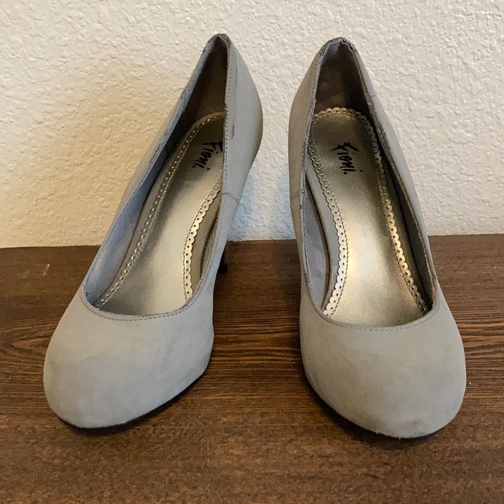 💜ECU gray Fioni heels